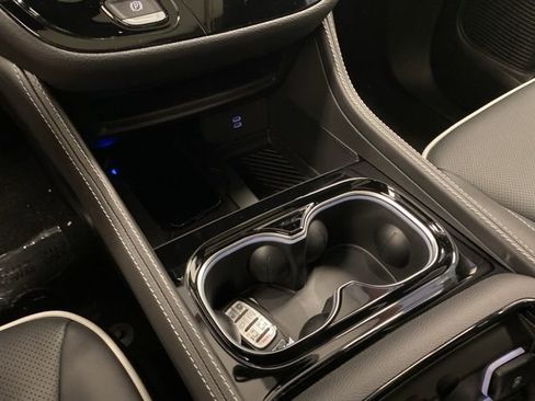 Used 2026 Chrysler Pacifica Limited w/ S Appearance Package image 13