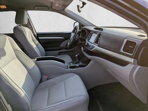 Used 2016 Toyota Highlander Plus image 14