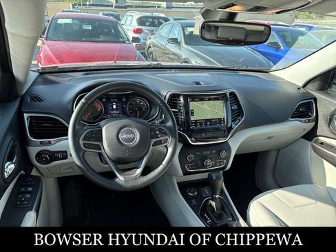 Used 2019 Jeep Cherokee Limited image 11