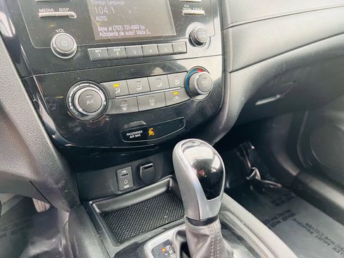 Used 2017 Nissan Rogue S image 32