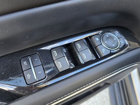 Used 2023 Cadillac Escalade Premium Luxury AWD/4WD image 19
