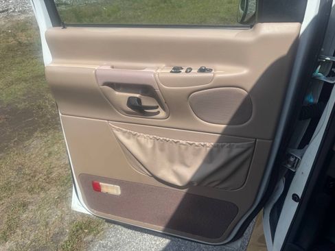 Used 1997 Ford E-150 and Econoline 150 RWD image 17