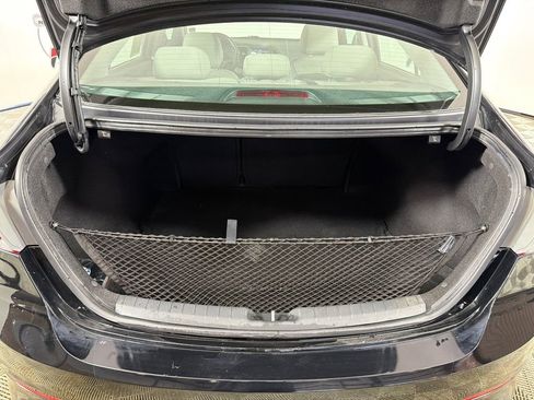 Used 2017 Hyundai Elantra Limited image 18