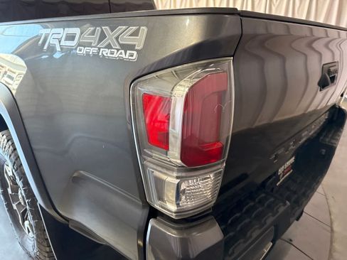 Used 2021 Toyota Tacoma TRD Off-Road w/ Technology Package AWD/4WD image 12