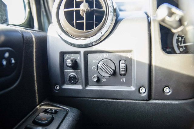 Used 2005 HUMMER H2 w/ Preferred Equipment Group AWD/4WD image 39
