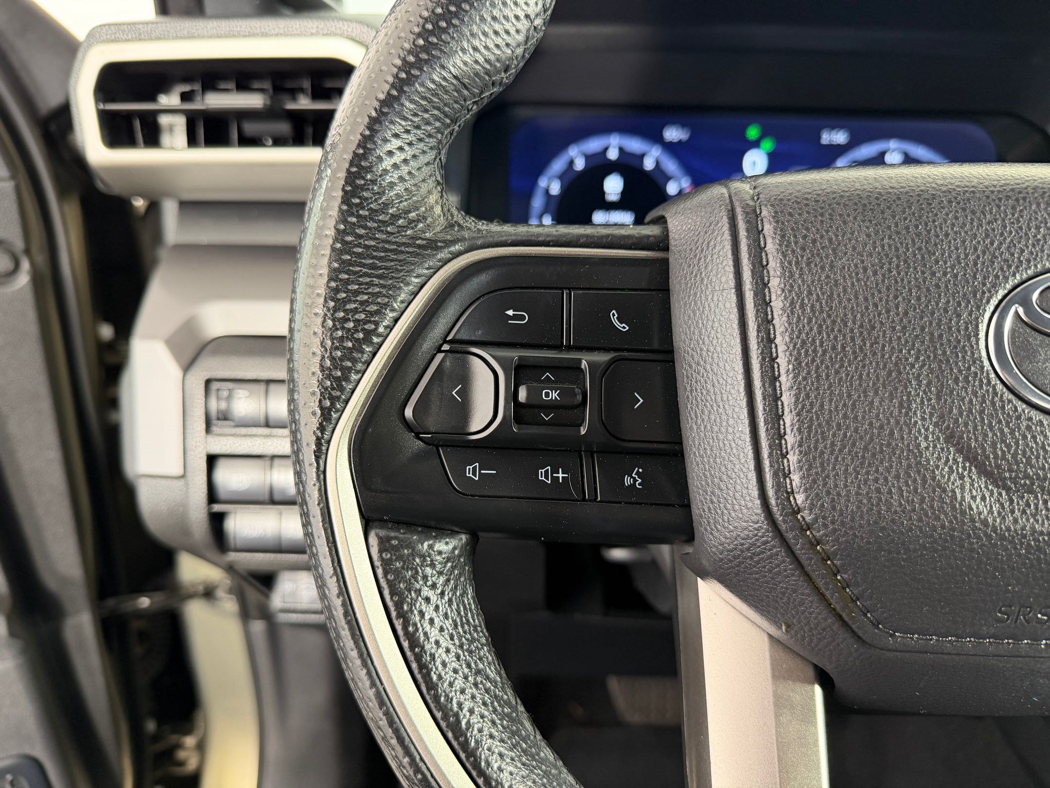 Used 2024 Toyota Tacoma TRD Off-Road w/ TRD Off Road Premium Package AWD/4WD image 15
