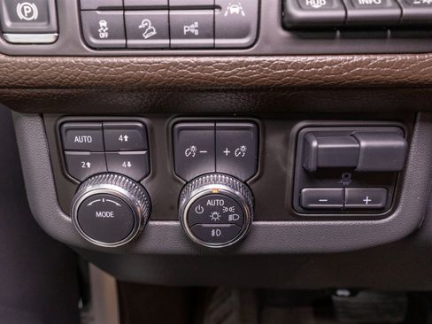 Used 2024 GMC Yukon XL Denali w/ Advanced Technology Package AWD/4WD image 33