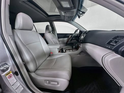 Used 2013 Toyota Highlander Limited AWD/4WD image 28