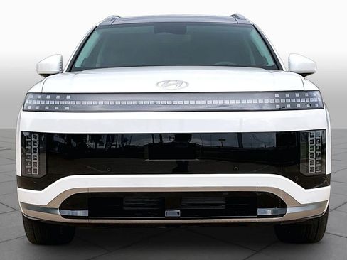 Certified 2026 Hyundai Ioniq 9 Calligraphy w/ Tow & Go Package AWD/4WD image 3