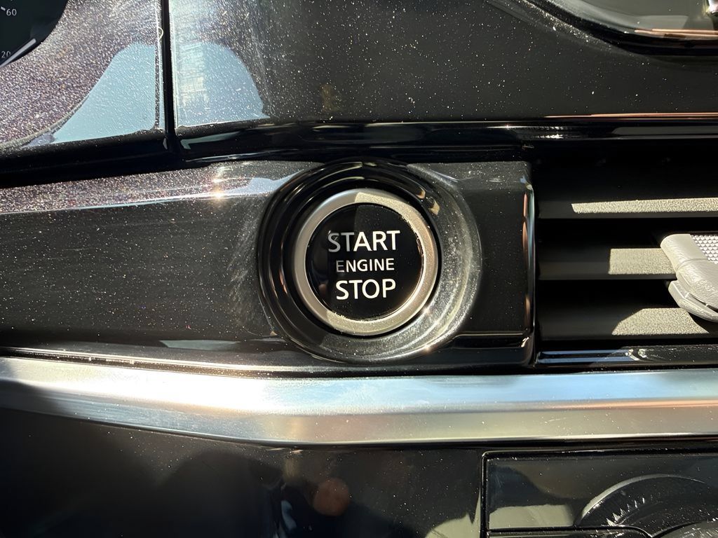 Used 2023 Nissan Pathfinder SL AWD/4WD image 33