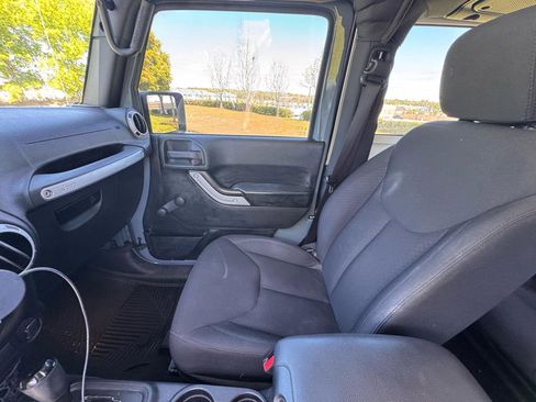 Used 2015 Jeep Wrangler Sport image 16