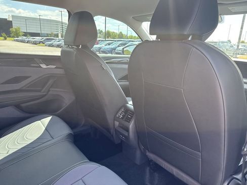 New 2025 Volkswagen Tiguan SE image 17