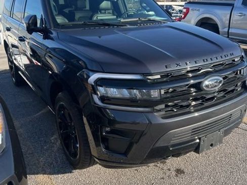 Used 2023 Ford Expedition Limited image 1