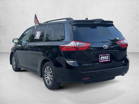 Used 2020 Toyota Sienna XLE image 7