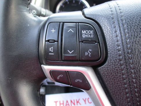 Used 2018 Toyota Highlander Limited FWD image 15