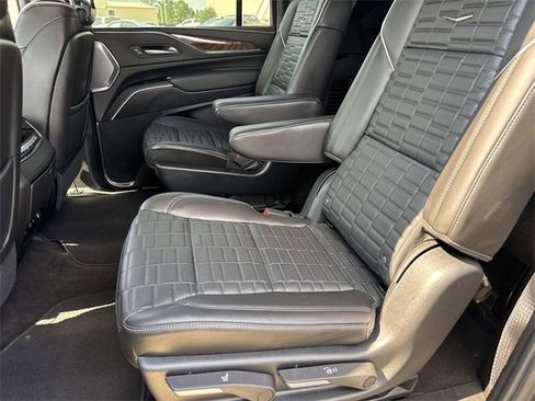 Used 2023 Cadillac Escalade ESV Sport Platinum image 16