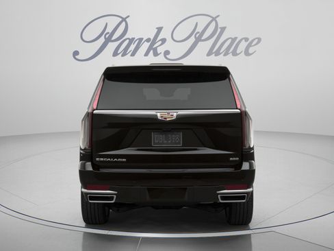 Used 2022 Cadillac Escalade Sport Platinum RWD image 3