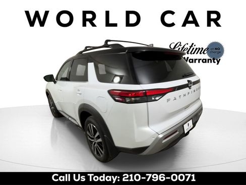 Used 2025 Nissan Pathfinder Platinum image 3