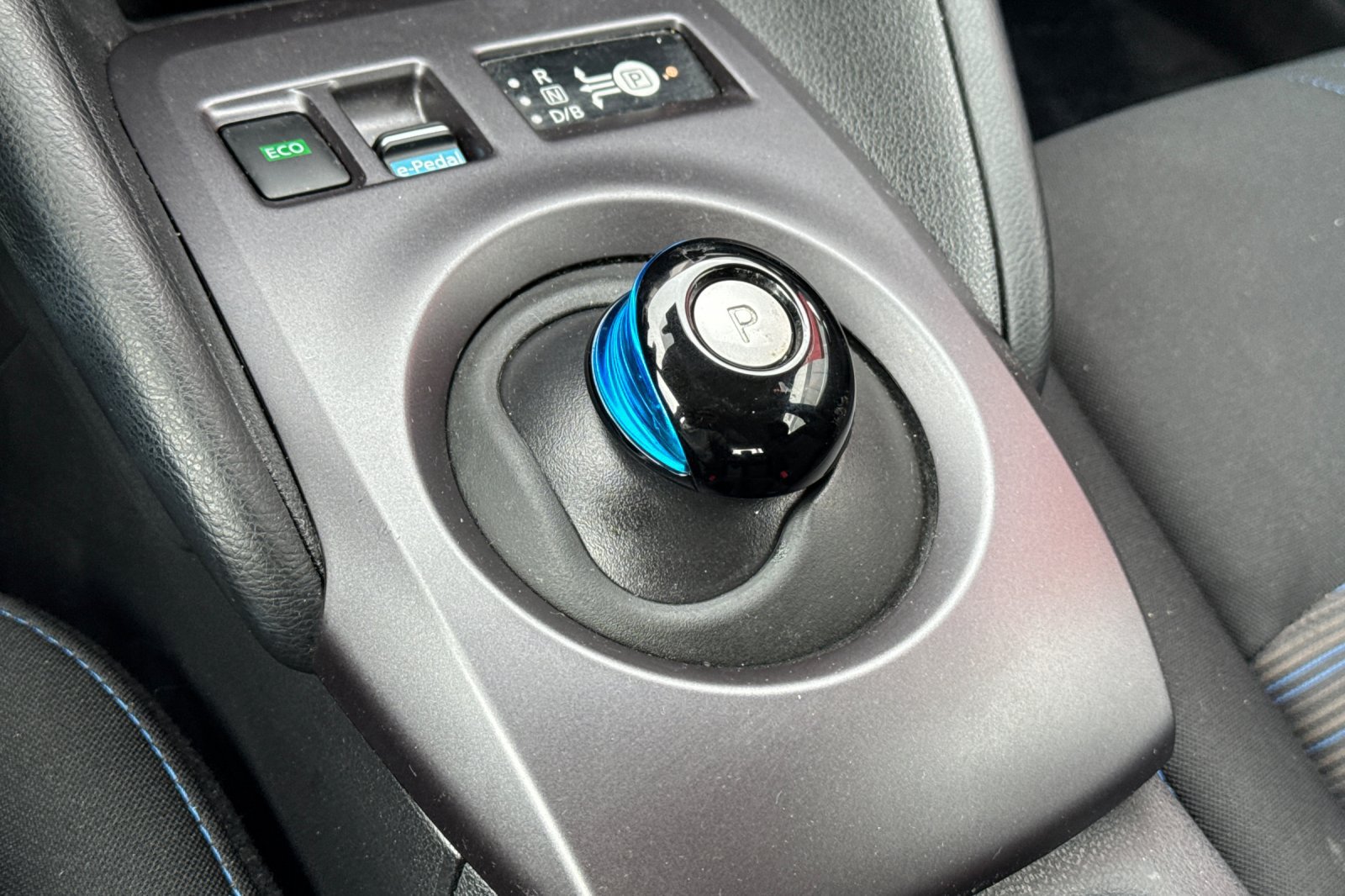 Used 2025 Nissan Leaf S FWD image 34
