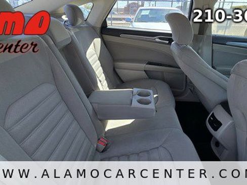 Used 2017 Ford Fusion SE image 24