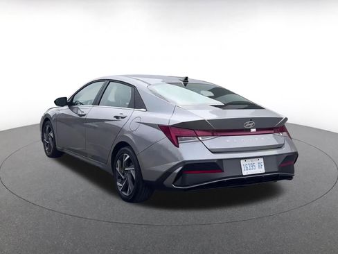 Used 2025 Hyundai Elantra SEL image 11