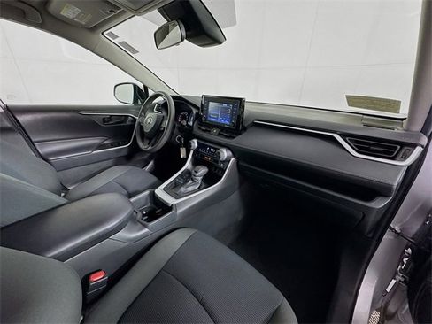 Certified 2022 Toyota RAV4 LE image 33