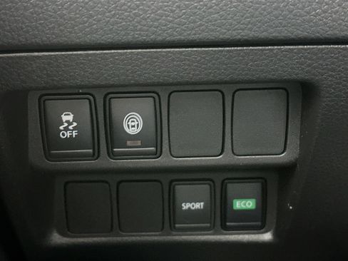 Used 2021 Nissan Rogue Sport S image 16