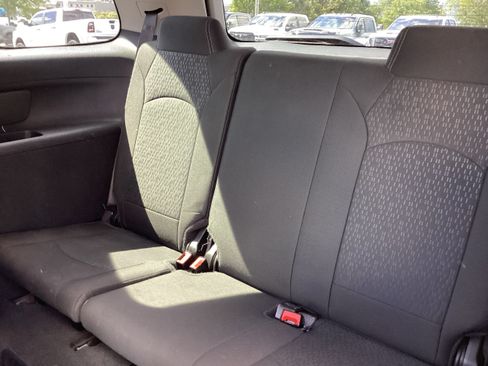 Used 2016 GMC Acadia SLE FWD image 14