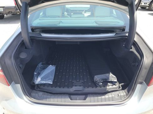 Used 2022 Jaguar XF SE RWD image 9
