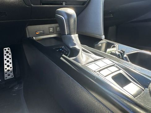 Used 2025 Toyota Camry SE FWD image 27