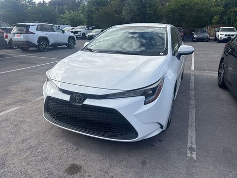 Used 2020 Toyota Corolla LE image 3