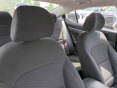 Used 2019 Hyundai Elantra SE w/ Cargo Package FWD image 7