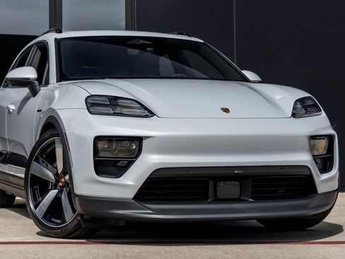 New 2026 Porsche Macan Electric RWD image 9