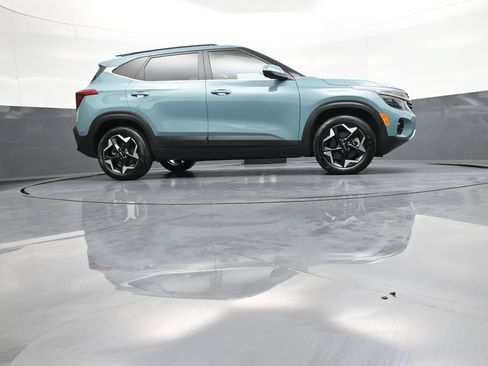 Used 2025 Kia Seltos EX w/ EX Sunroof Package AWD/4WD image 30