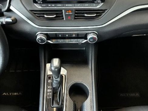Used 2024 Nissan Altima 2.5 S FWD image 24