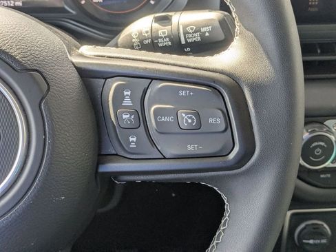 Used 2025 Jeep Wrangler Rubicon image 17