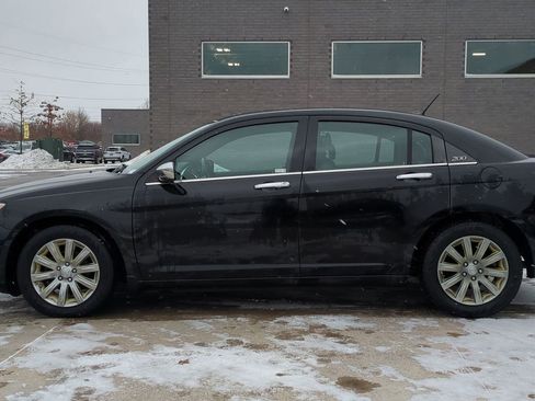 Used 2013 Chrysler 200 Limited image 3