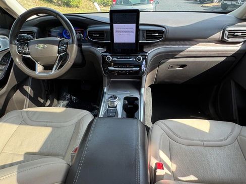 Used 2022 Ford Explorer Platinum w/ Equipment Group 601A image 12