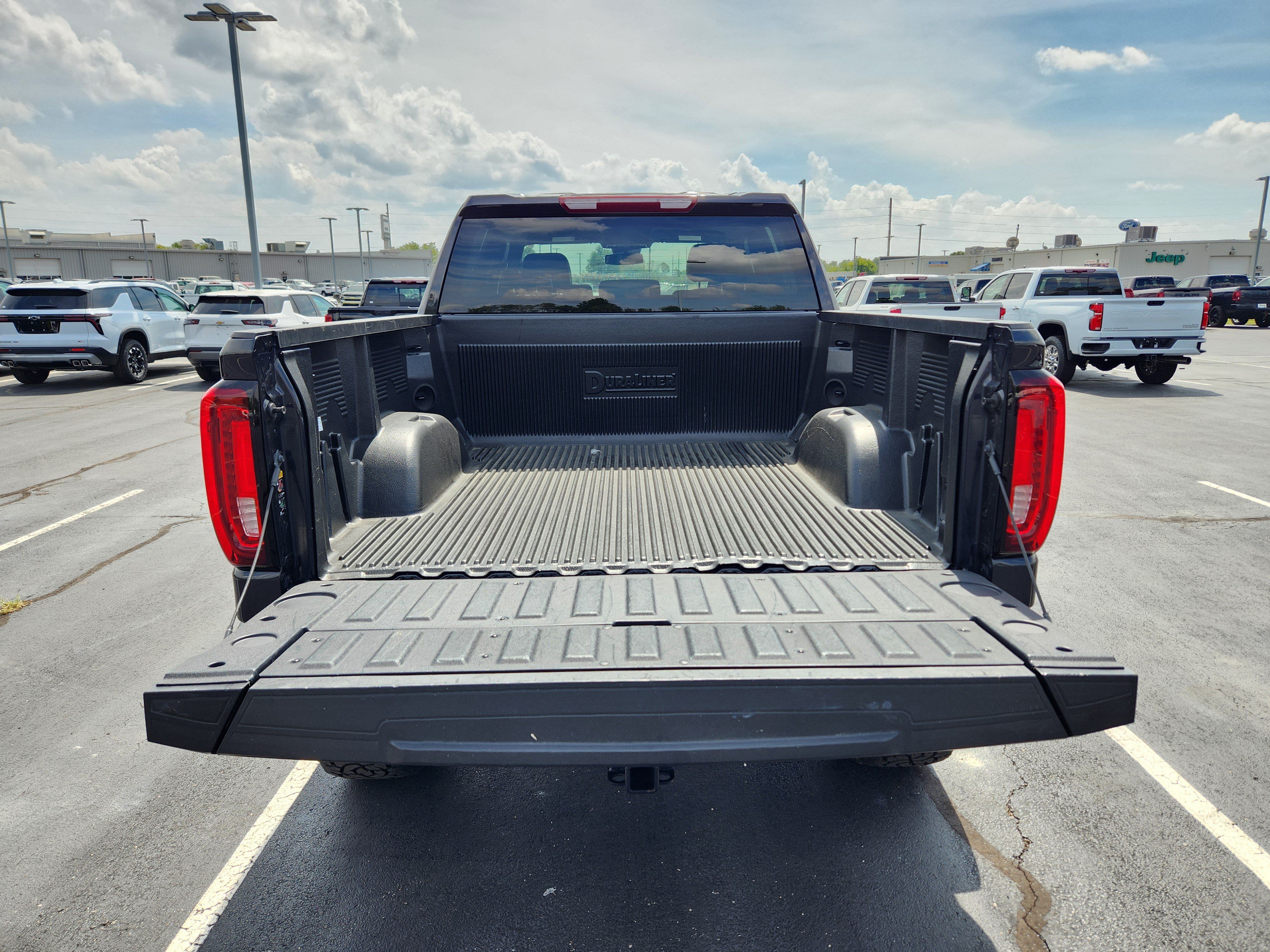 Used 2026 GMC Sierra 1500 SLT AWD/4WD image 10