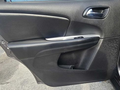 Used 2019 Dodge Journey SE w/ Blacktop Package FWD image 19