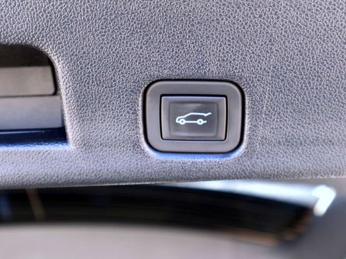 Used 2026 GMC Acadia Elevation w/ Elevation Premium Package FWD image 12