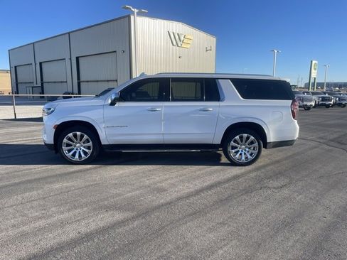 Used 2024 Chevrolet Suburban Premier image 8