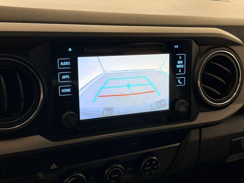 Used 2016 Toyota Tacoma TRD Sport image 28