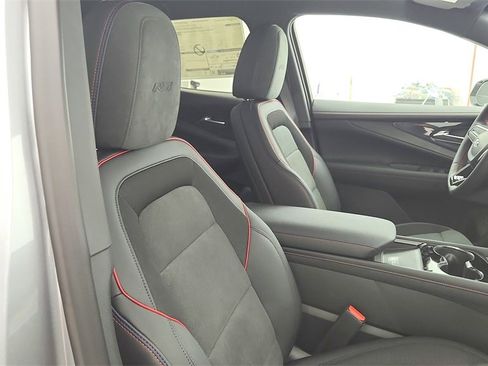 New 2025 Chevrolet Blazer EV RS image 31