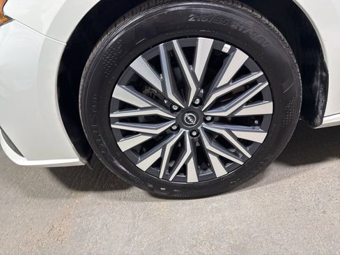 Used 2025 Nissan Altima 2.5 SV image 35