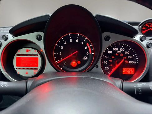Used 2009 Nissan 370Z Touring RWD image 11