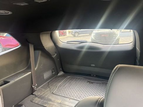 Used 2023 Buick Enclave Essence FWD image 6
