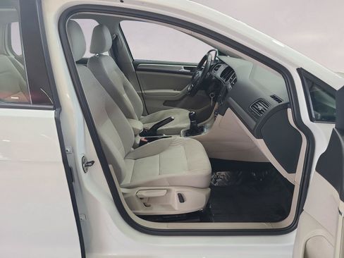 Used 2017 Volkswagen Golf S FWD image 23