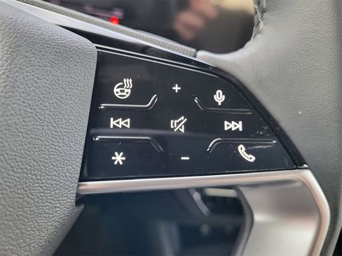 New 2025 Audi Q6 e-tron Premium image 17