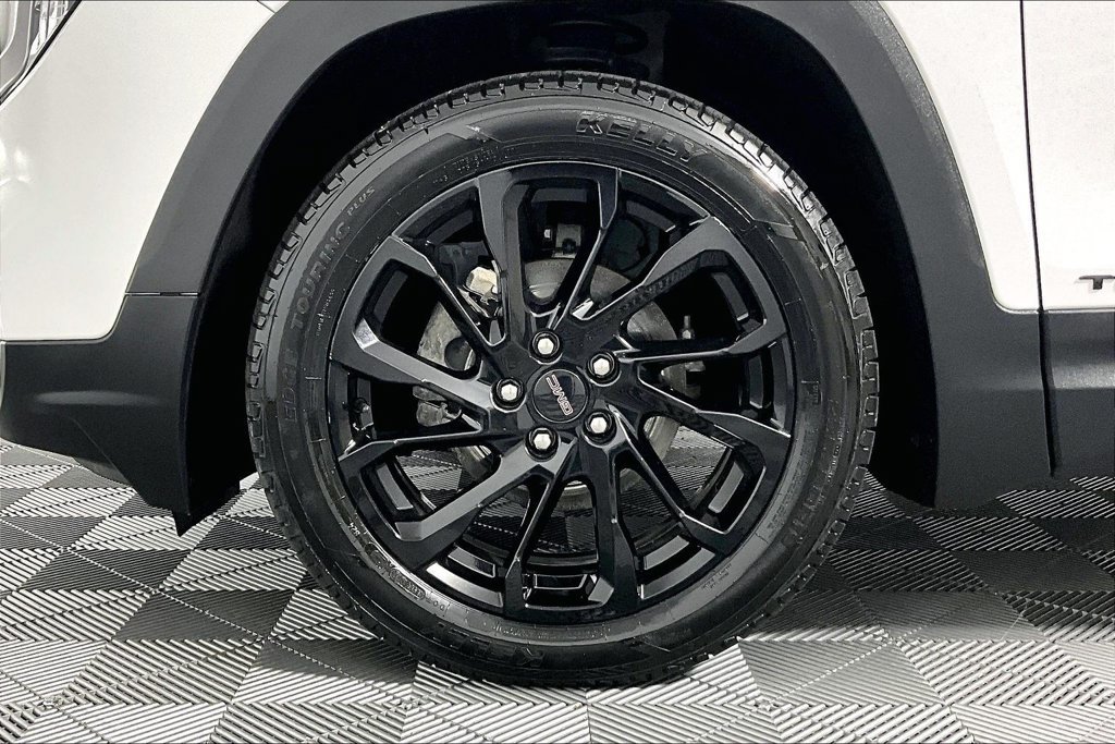 Used 2023 GMC Terrain SLT w/ Elevation Edition FWD image 8